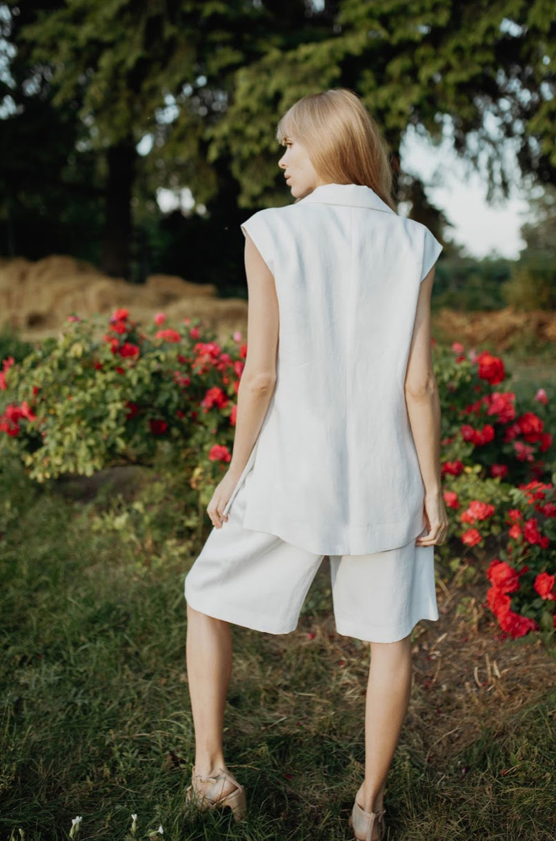 White hemp sleeveless blazer